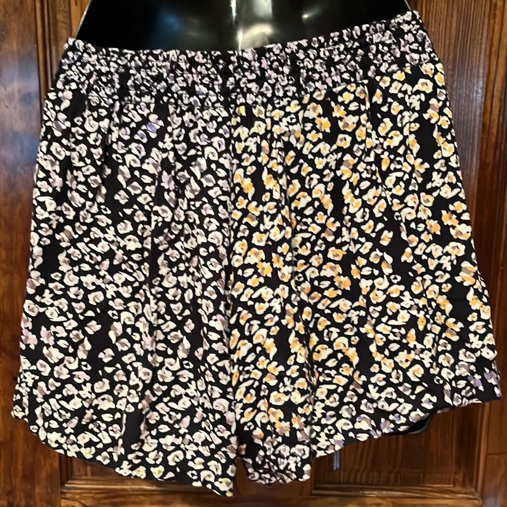 Jessica Simpson Floral Shorts - Picture 3 of 5